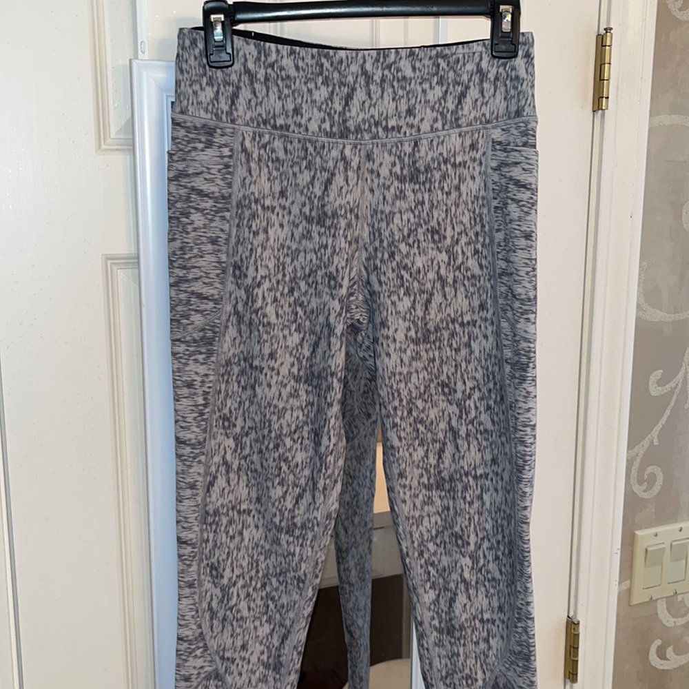Victoria’s Secret leggings with side pockets. EUC Size M